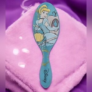 Disney Cinderella Wet brush - Blue and Yellow (new)